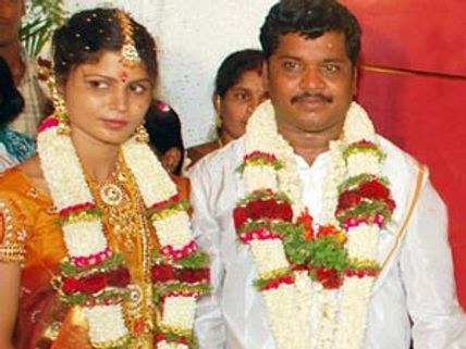 உறவுக்காரப் பெண் சரண்யாவை மணந்தார் இயக்குனர் சற்குணம்