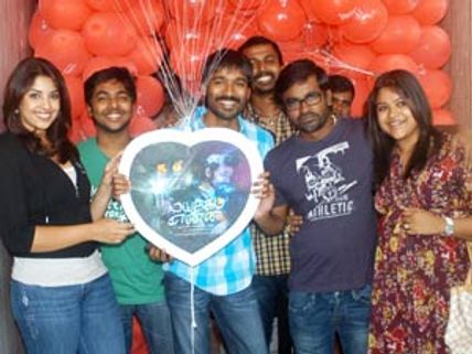 'மயக்கம் என்ன' படம் மூலம் பாடலாசிரியர்களான தனுஷ் - செல்வா!!