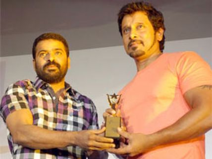 கே பாலச்சந்தர், விக்ரம், இயக்குநர் விஜய்க்கு ரிட்ஸ் விருது!
