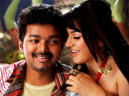 தீபாவளிக்கு ஒரு நாள் முன் வெளியாகும் விஜய்யின் வேலாயுதம்!