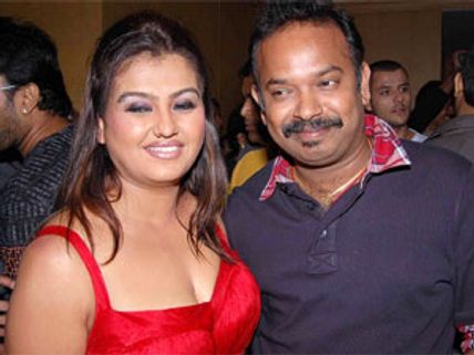 சோனா 'எபக்ட்': பார்ட்டினாலே தலைதெறிக்க ஓடும் வெங்கட் பிரபு