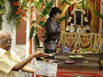 ராணா.. செட்டுகள் அமைக்கும் பணி தீவிரம்... வெளிநாட்டு பயணத்துக்கு ரஜினி ரெடி!