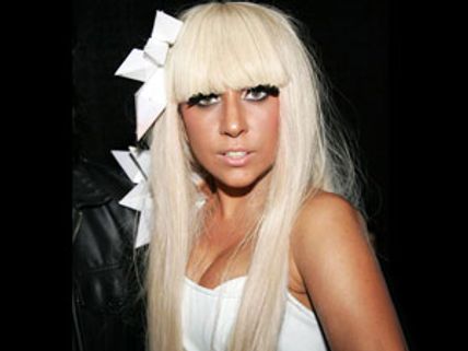 பாப் பாடகி காகா ஆணா, பெண்ணா?