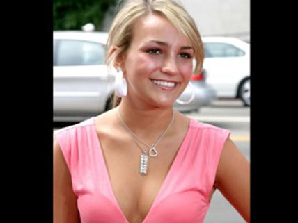 அக்கா பிரிட்னி ஸ்பியர்ஸ் வழியில் இசைப் பயணத்தைத் தொடங்கும் தங்கை ஜேமி லின்