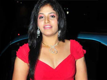 ஜெய்யுடன் காதல் இல்லை... இனி சேர்ந்து நடிக்கவும் மாட்டேன்...! - அஞ்சலி அதிரடி