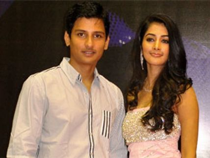 மிஷ்கினின் 'முகமூடி' - அசத்தலான தொடக்கம்! 