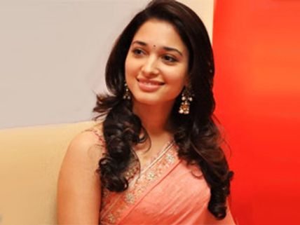 அவசரம் என்பதால் ஜீன்ஸ் - டி சர்ட்டில் சாமி கும்பிட்டேன்.. அபராதமும் கட்டிட்டேன்! - தமன்னா