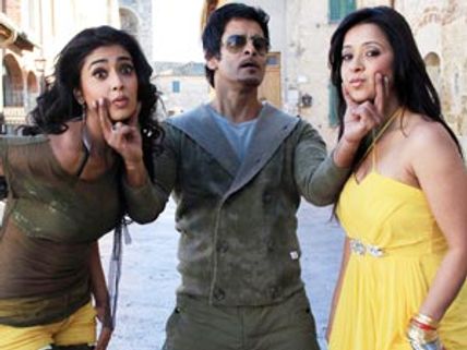 விக்ரம், ஏன் இப்படி ஒரு படம்? - நிருபர்கள் கேள்வியும் விக்ரம் சமாளிப்பும்!