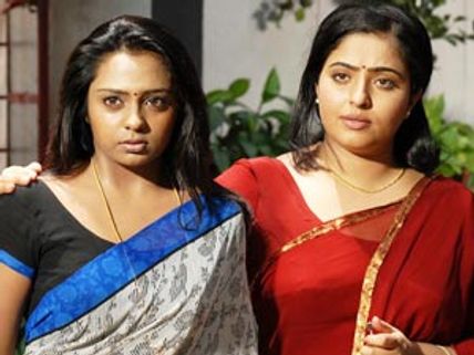 'ஜில் ஜில்' சேலையில் 'திக் திக்' மும்தாஜ்!