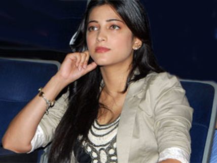 தனுஷுடன் காதலா?  - ஸ்ருதி ஹாஸன் விளக்கம்