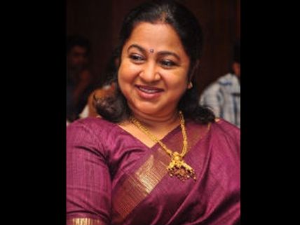 அஜீத் மகள் மனதைக் கவரும் அழகி: ராதிகா சரத்குமார்