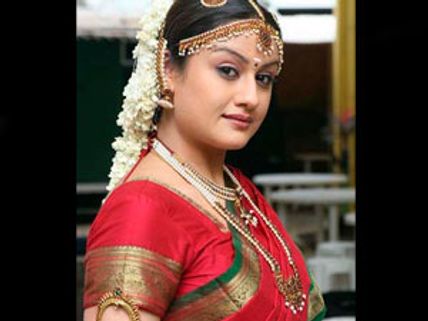 நாலைஞ்சு வருஷத்துக்கு கல்யாணம் பத்தி நினைக்க விரும்பல! - சோனியா
