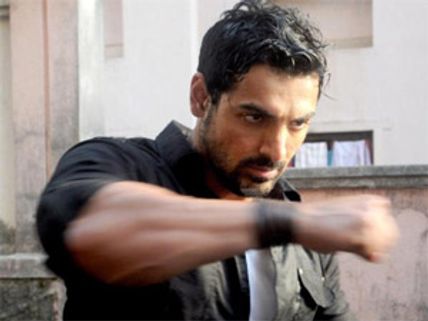 ஜான் ஆபிரகாம் மூக்கை வெத்தலை போட வைத்த ஜூனியர் ஆர்டிஸ்ட்