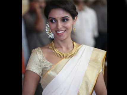 என்னைப் பத்தி எழுதும்போது... - இது அசின் வேண்டுகோள்