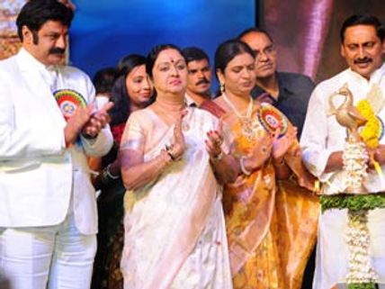 சரோஜா தேவி, சாரதாவுக்கு என்டிஆர் விருது; எஸ்பிபி, ஜெனிலியாவுக்கு நந்தி விருது!