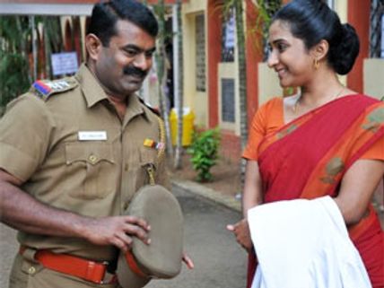 சினிமாவில் போலீஸ், அரசியலில் அக்யூஸ்ட்டாகப் பார்க்கிறார்கள்: சீமான்