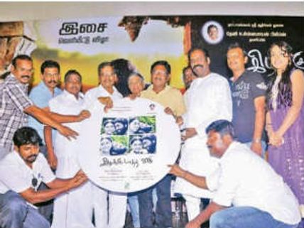 வீடு, தோப்பு துரவை விற்றுப் படமெடுக்கும் தயாரிப்பாளர்கள்! - வைரமுத்து