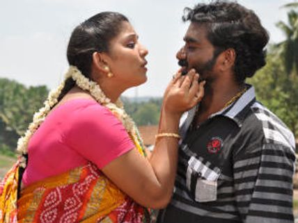 'அருவிக்‌ கரை‌யோ‌ரம்‌'... காப்பாற்றியவனையே தீர்த்துக்கட்டும் பெண்ணின் கதை!