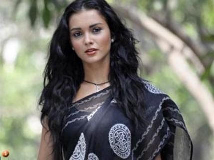 தாண்டவத்திற்காக அடுக்குமாடிக் கட்டிடத்திலிருந்து குதித்த ஏமி ஜாக்சன்!