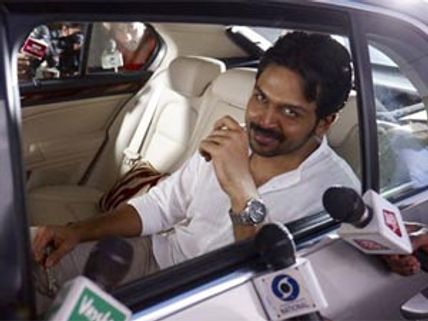 நீங்க சிவாஜி, உங்க அண்ணன் எம்ஜிஆராமே... - நிருபரின் கேள்வியால் பதறிய கார்த்தி!