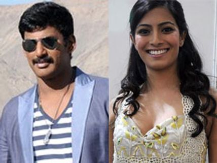 சினிமாவிலும் ஜோடி சேர்ந்த விஷால் - வரலட்சுமி!