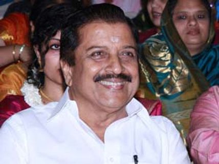 கிராமத்தில் பிறந்ததற்காக மாணவர்கள் வெட்கப்படக் கூடாது!- சிவகுமார்