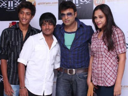 அஜீத்ஃபேன்ஸ் சார்பில் பில்லா 2 சிறப்புக் காட்சி - திரையுலகினர் திரண்டனர்!