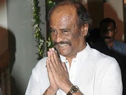 அம்பாசிடரில் ரோட்டோர இட்லி கடையில் சாப்பிடும் ரஜினிகாந்த்