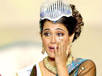 தீராத விளையாட்டுப் பிள்ளை நாயகி மீது தாக்குதல்- உதடு கிழிந்தது!