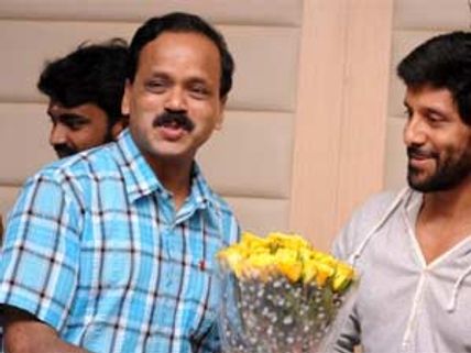 புதியவர்களிடம் கதை கேட்கவே யோசிக்க வேண்டியிருக்கிறது! - யுடிவி தனஞ்செயன்