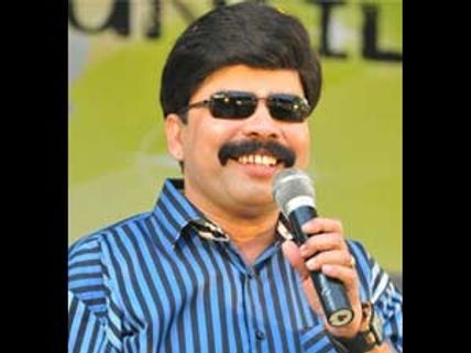 பாடகராக மாறி கலக்கிய பவர் ஸ்டார்!