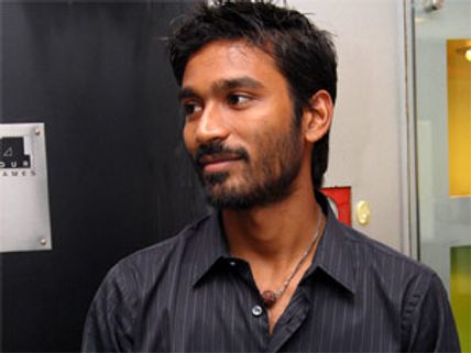 ஐ ஆம் இன் லவ்: சொல்கிறார் தனுஷ்