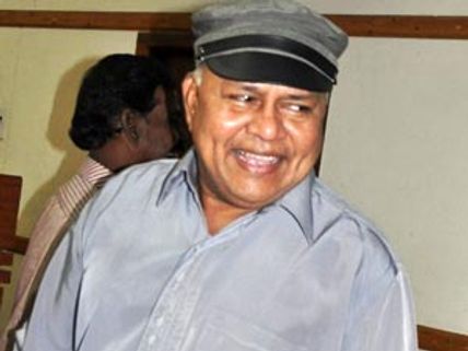 நடிகர் ராதாரவிக்கு 'டத்தோ' விருது: மலேசியாவில் வழங்கப்படுகிறது