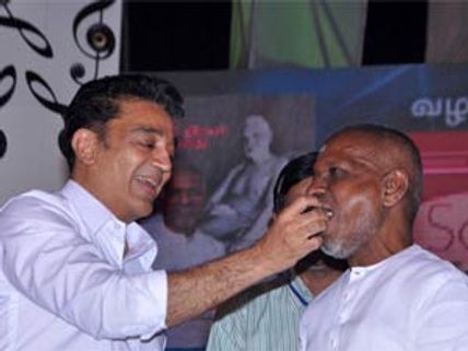 'கடவுளை நம்பாத கமலோடு, கடவுளை நம்பும் நீங்கள் எப்படி நட்பாக இருக்க முடியும்?'