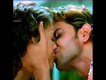 ஒரு லிப் டூ லிப் கொடுத்தது இவ்வளவு பெரிய குற்றமா? அலுத்துக் கொள்ளும் ஐஸ்