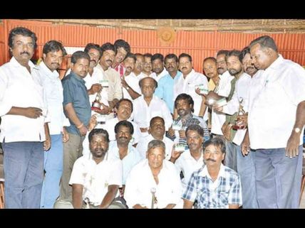 புகைப் பழக்கத்தைக் கைவிட்ட ரசிகர்களை நேரில் பாராட்டிய ரஜினி!