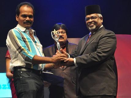 ஒன்இந்தியா தமிழுக்கு சிறந்த இணையதள செய்தியாளர் விருது!