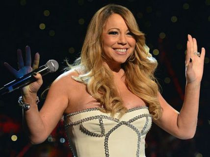 கை தூக்கி 'நெகிழ' விட்டு இசை நிகழ்ச்சிக்கு வந்தவர்களை நெளிய வைத்த மரியா கேரி