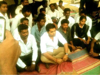 நான் தமிழ் பையன், எனக்கும் தமிழுணர்வு உள்ளது: மாணவர்கள் உண்ணாவிரத பந்தலில் சிம்பு பேச்சு