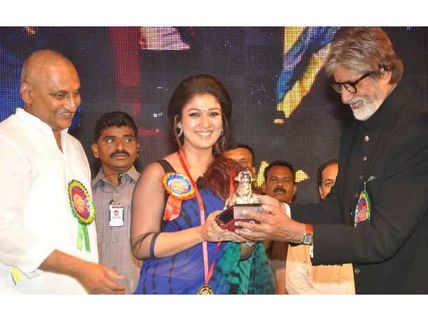 நயன்தாராவுக்கு நந்தி விருது - அமிதாப் வழங்கினார்!