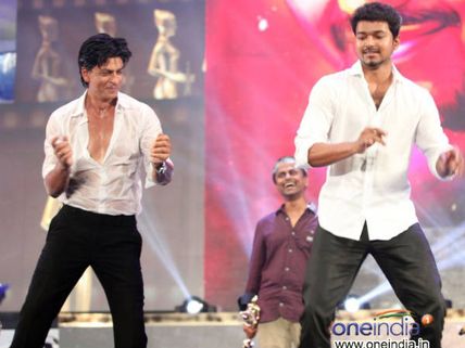 விஜய் அவார்ட்ஸ்: விஜய்யுடன் சேர்ந்து 'கூகுள் கூகுள்' டான்ஸ் ஆடிய ஷாருக்கான்