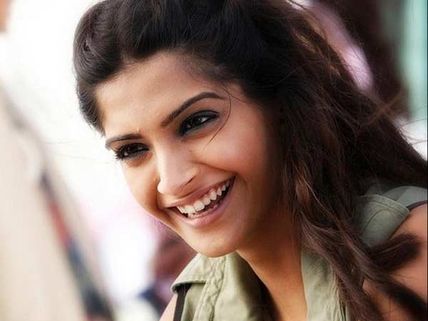 தனுஷ் மாதிரி புருஷன் வேணும்... சோனம் கபூரின் ஆசை இது!