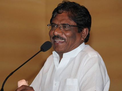 பாரதிராஜா ஸ்டைல் முதல்மரியாதை!
