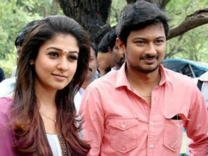 குட்டிப் பாம்போடு தில்லாக விளையாடிய நயன்தாரா