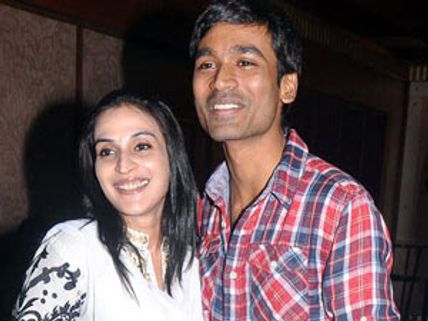 ரஜினியை விட  100 மடங்கு எளிமையானவர் அவர் மகள் ஐஸ்வர்யா! - தனுஷ்