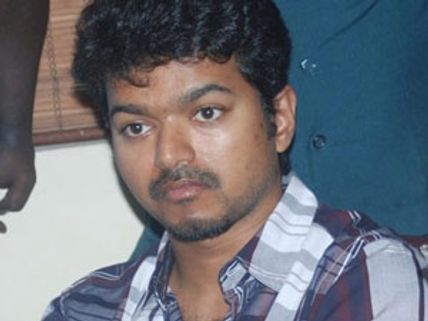 மூடு அவுட்டில் விஜய்...  பிறந்த நாள் கொண்டாட்டத்தில் பங்கேற்கவில்லை!