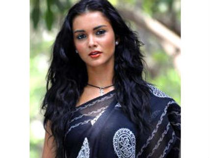 லண்டன் ஷூட்டிங்கில் எமி ஜாக்சன் காயம்... மருத்துவமனையில் சிகிச்சை!