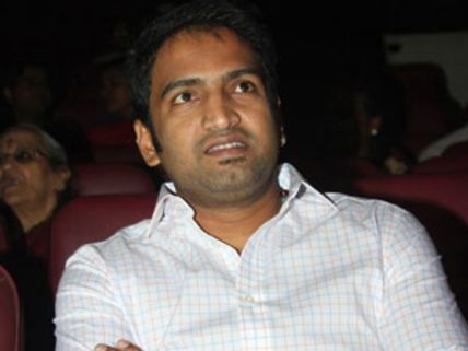 'உங்க கதைக்கு இவர்தான் ஹீரோ...!' - கோலிவுட் ஹீரோக்களை நறநறக்க வைக்கும் சந்தானம்