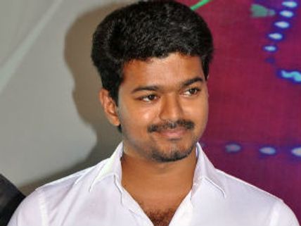 உலக அளவில் இந்தியா தலைநிமிர்ந்து நிற்க நன்றாக படியுங்கள்: மாணவர்களுக்கு விஜய் அட்வைஸ்