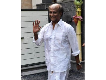 வேஷ்டி, சட்டையில் எந்த ஹீரோ அழகு?